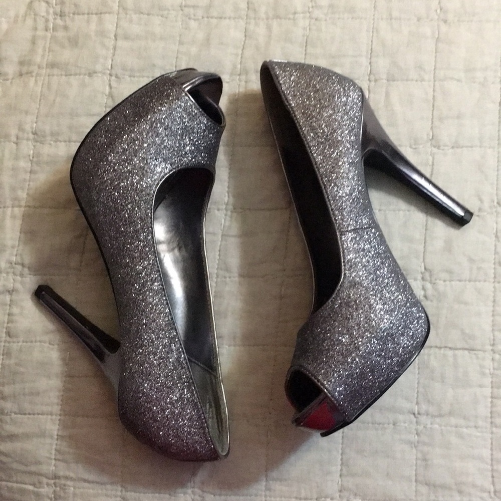 Jacqueline Ferrar Pewter Glitter Heels